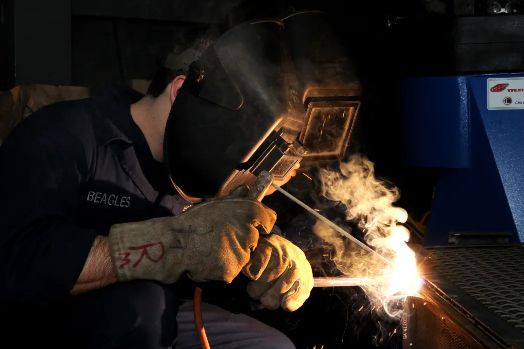 person-military-construction-metal-welding-industry-1329822-pxhere.com
